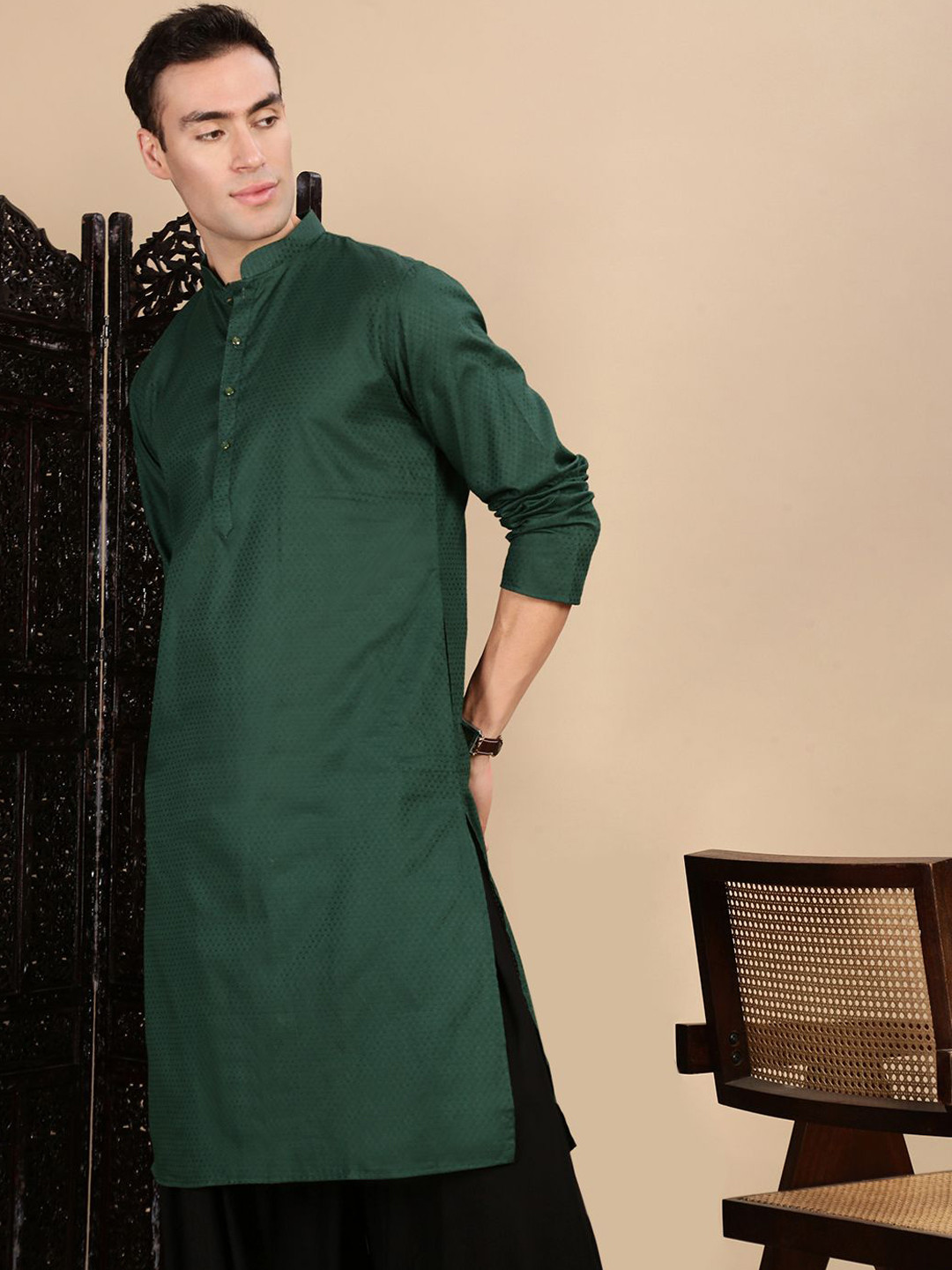 House of Pataudi Men Textured Pattern Cotton Straight Kurta
