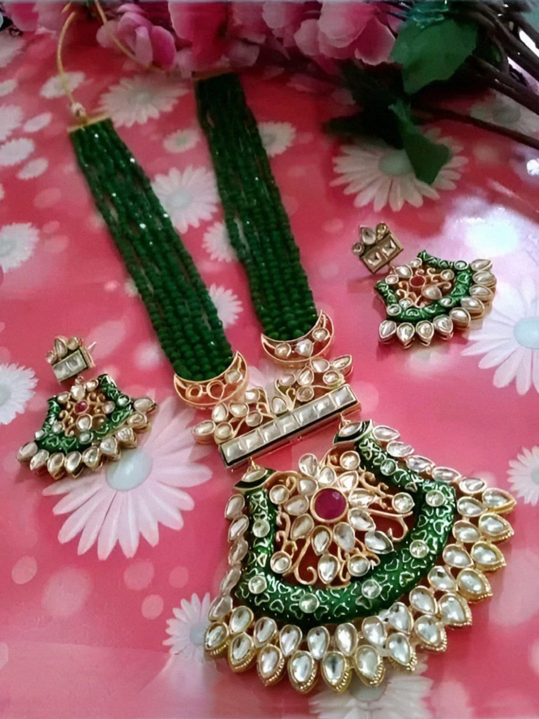 UNNATI JEWEL Gold Plated Stones Studded & Beaded Jewellery Set