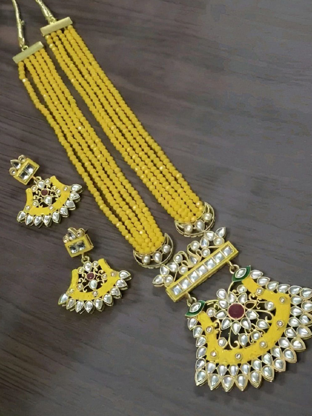 UNNATI JEWEL Gold-Plated Stone Studded & Beaded Jewellery Set