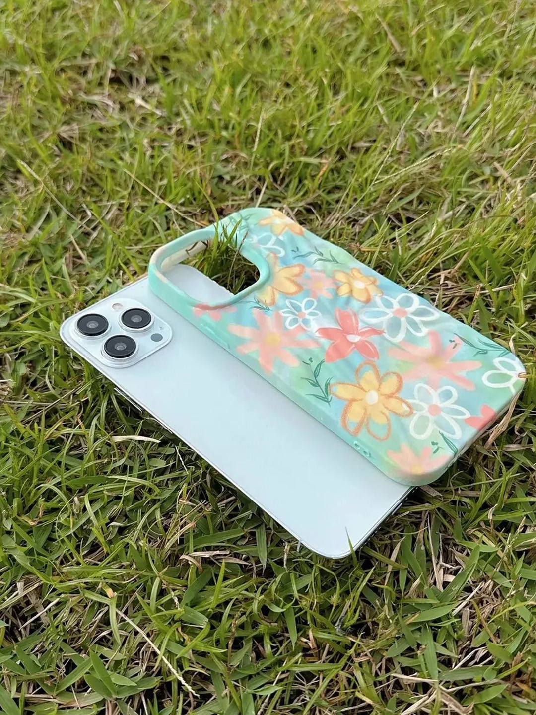 CASE CREATION iPhone 14 Pro 3D Trendy Rainbow Flower Back Case