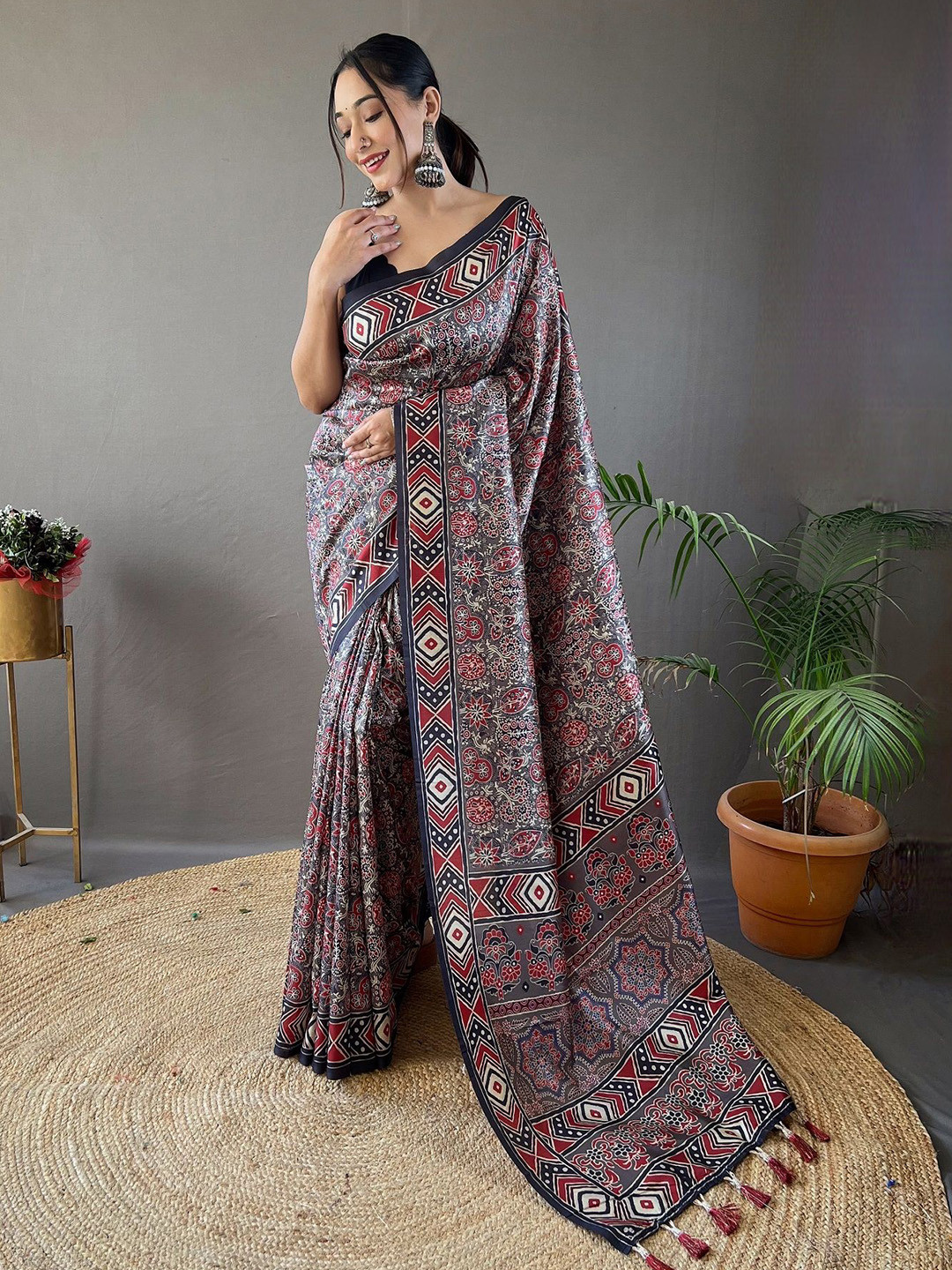 MORDEN MUSE Ethnic Motifs Digital Printed Saree
