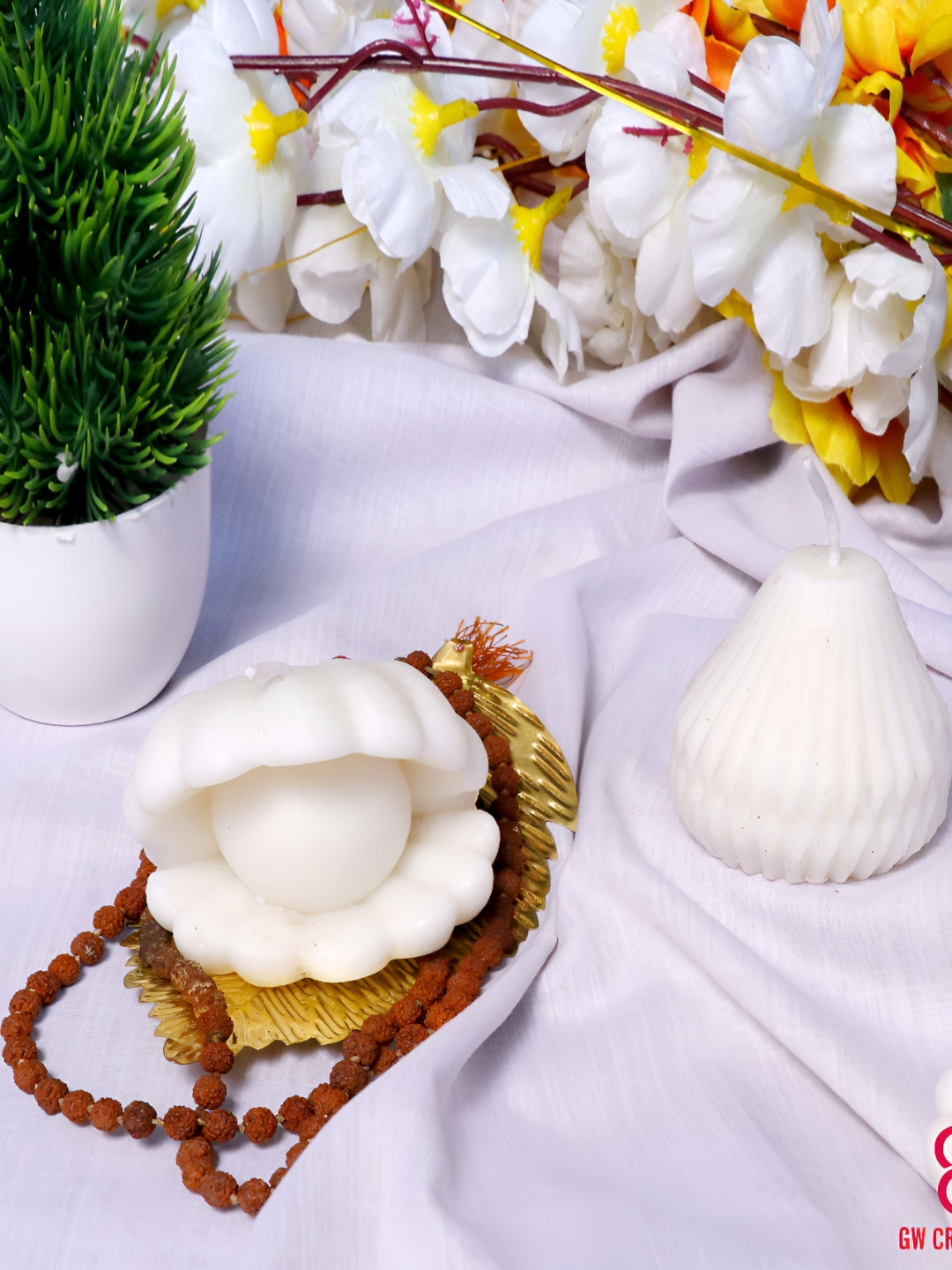 Aura Open Shell and Pear Shaped 2Pcs Scented Solid Geometric Regular Tea Light Candles