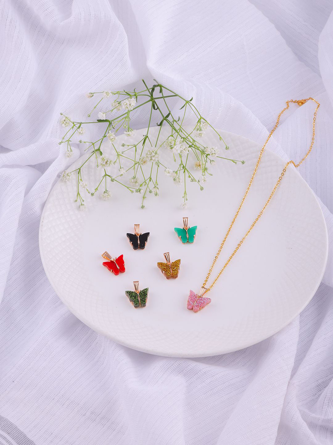 DressBerry Set Of 6 Gold-Plated Pendants With Chains