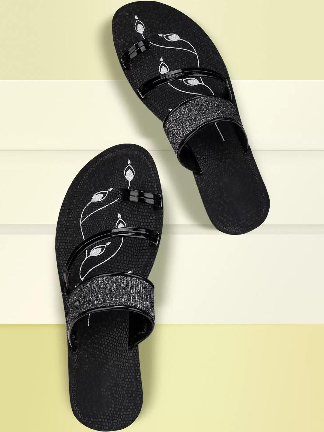 DRACKFOOT Women Black PU Thong Flip-Flops