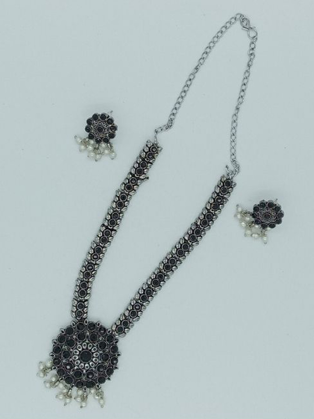 MERA HAAT Brass-Plated Stone-Studded & Beaded Jewellery Set