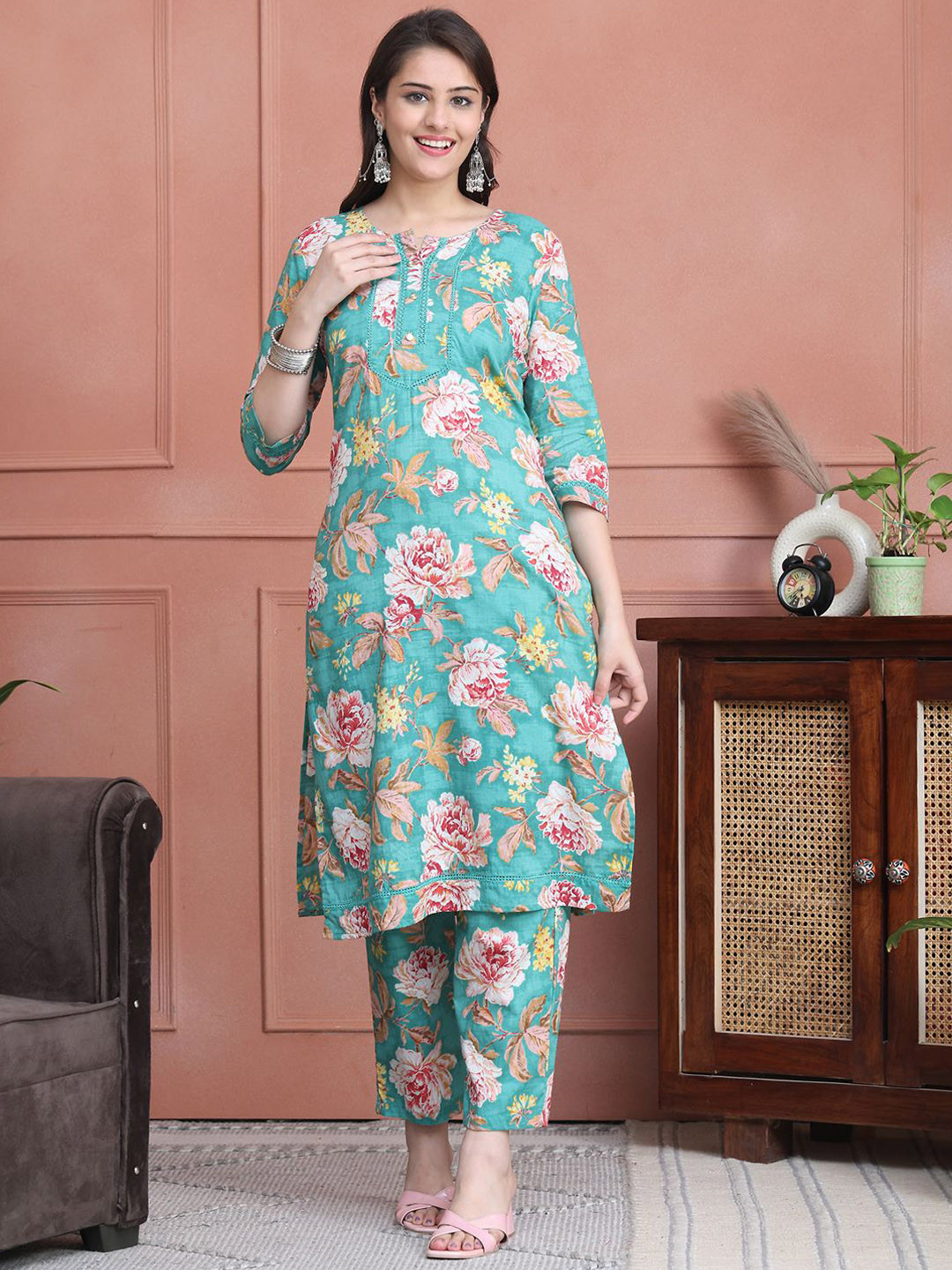 JABAMA Floral Printed Straight Pure Cotton Kurta With Trousers