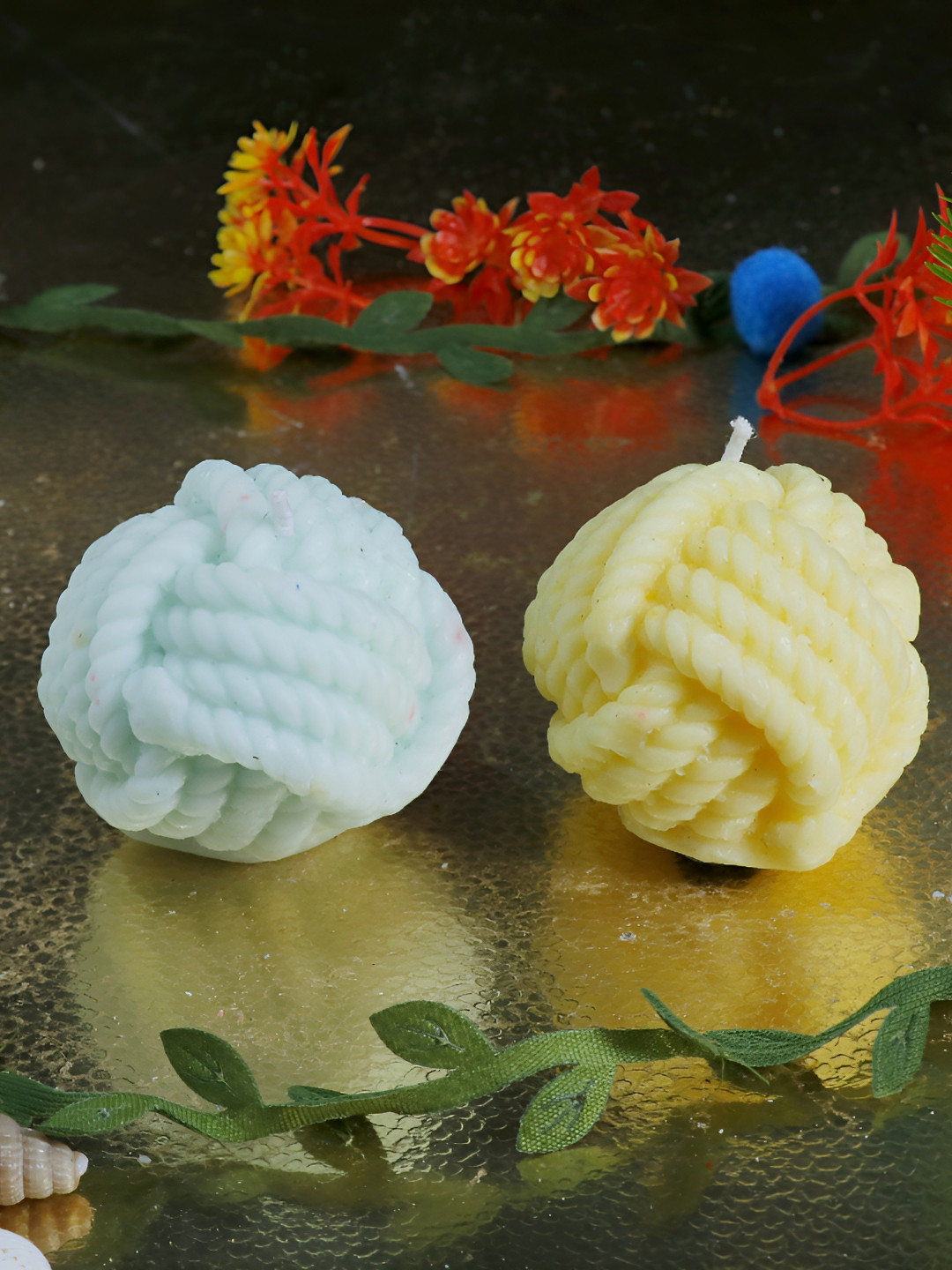 Aura Handmade Woolen 2Pcs Smokeless 1 Wick Scented Solid Round Regular Tea Light Candles