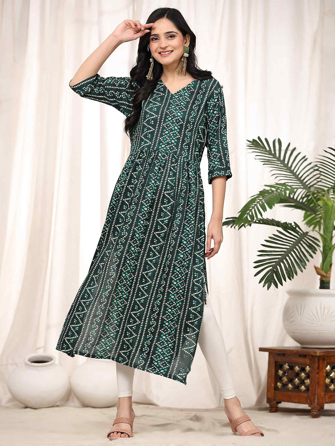 Glomee Women Bandhani Printed Thread Work Kurta