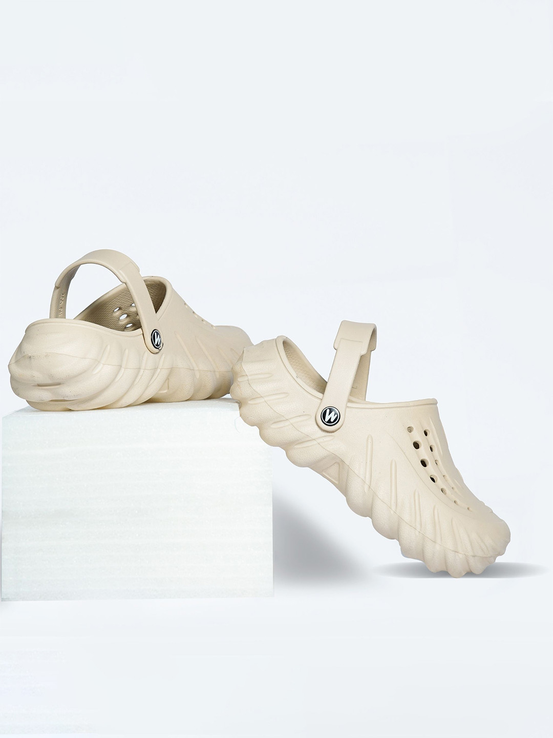 WAALK Men Beige Clogs Flip Flops