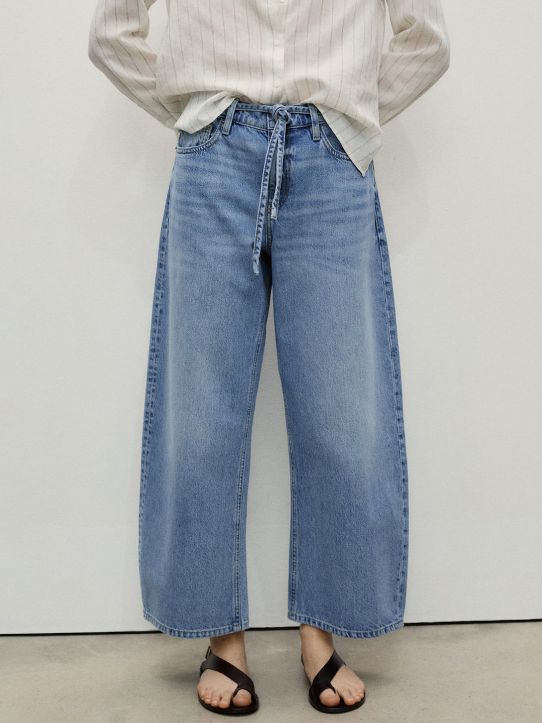 MANGO Women Mid-Rise Light Fade Pure Cotton Cropped Barrel Fit Jeans with Belt