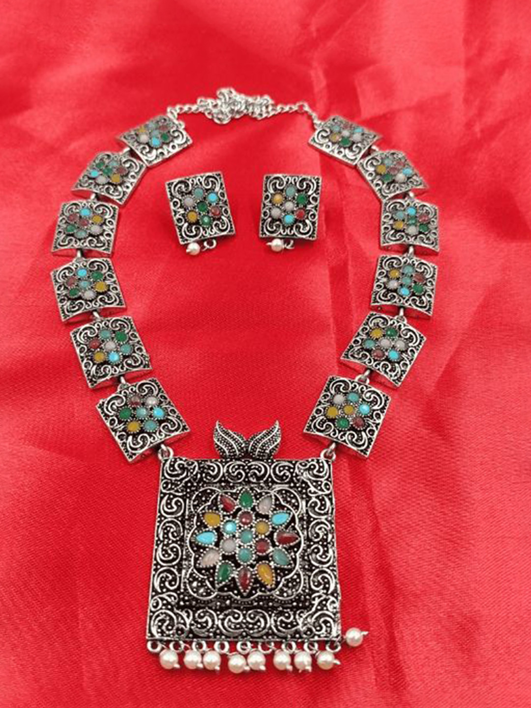 MERA HAAT Brass-Plated Stone-Studded & Beaded Jewellery Set
