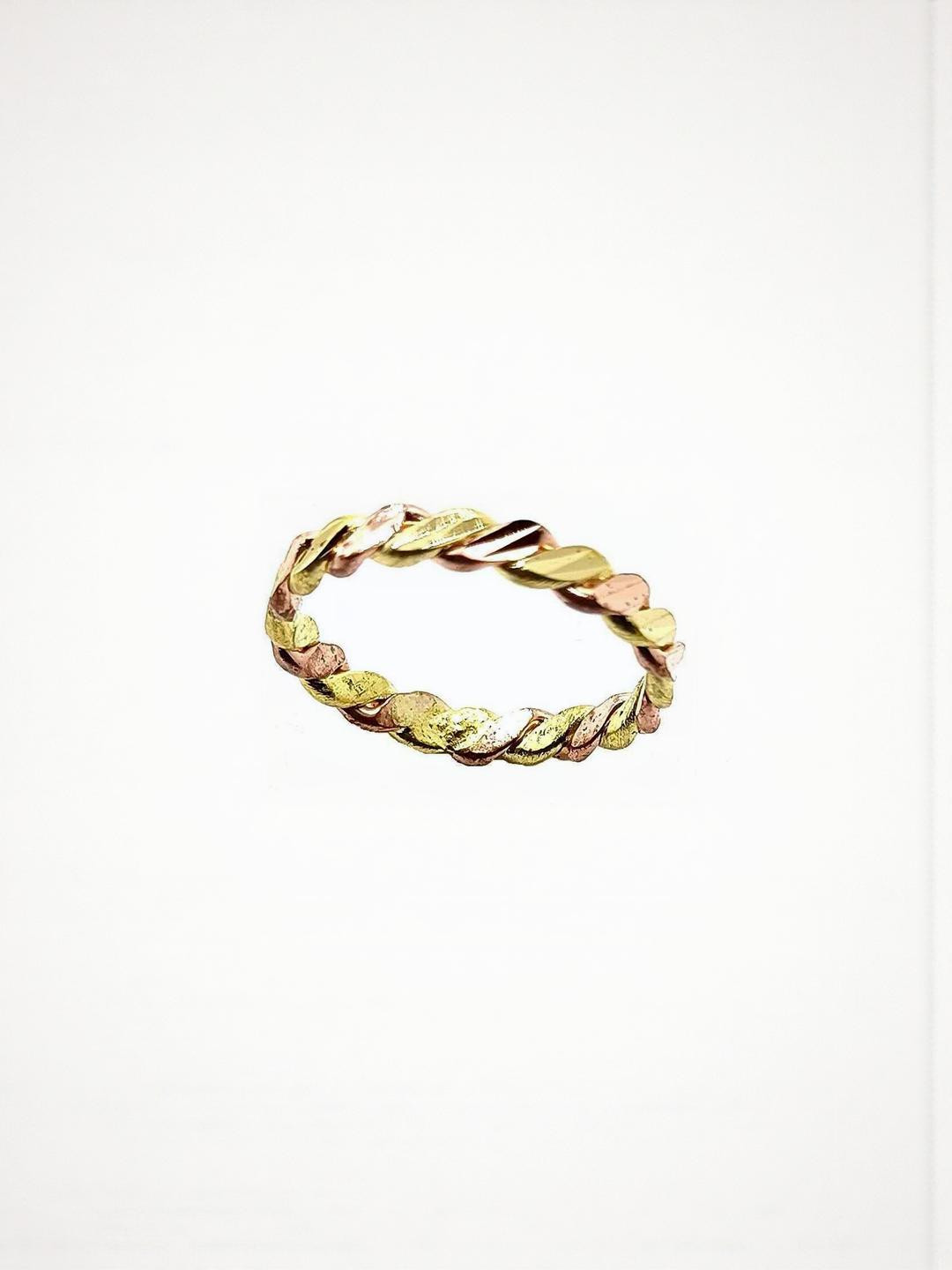 Dynamic Retail Global Gold Alloy Finger Ring