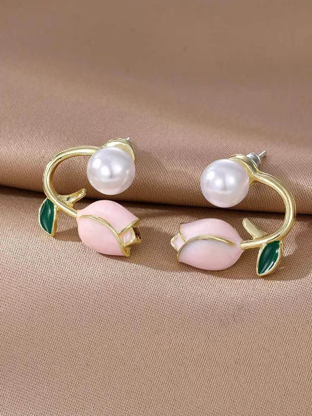 PASU FASHION Korean Gold-Plated Artificial Stone Studded &Pearls Beaded Floral Studs