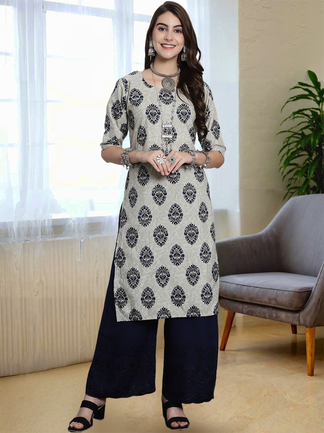 HERE&NOW Floral Printed Round Neck Straight Kurta