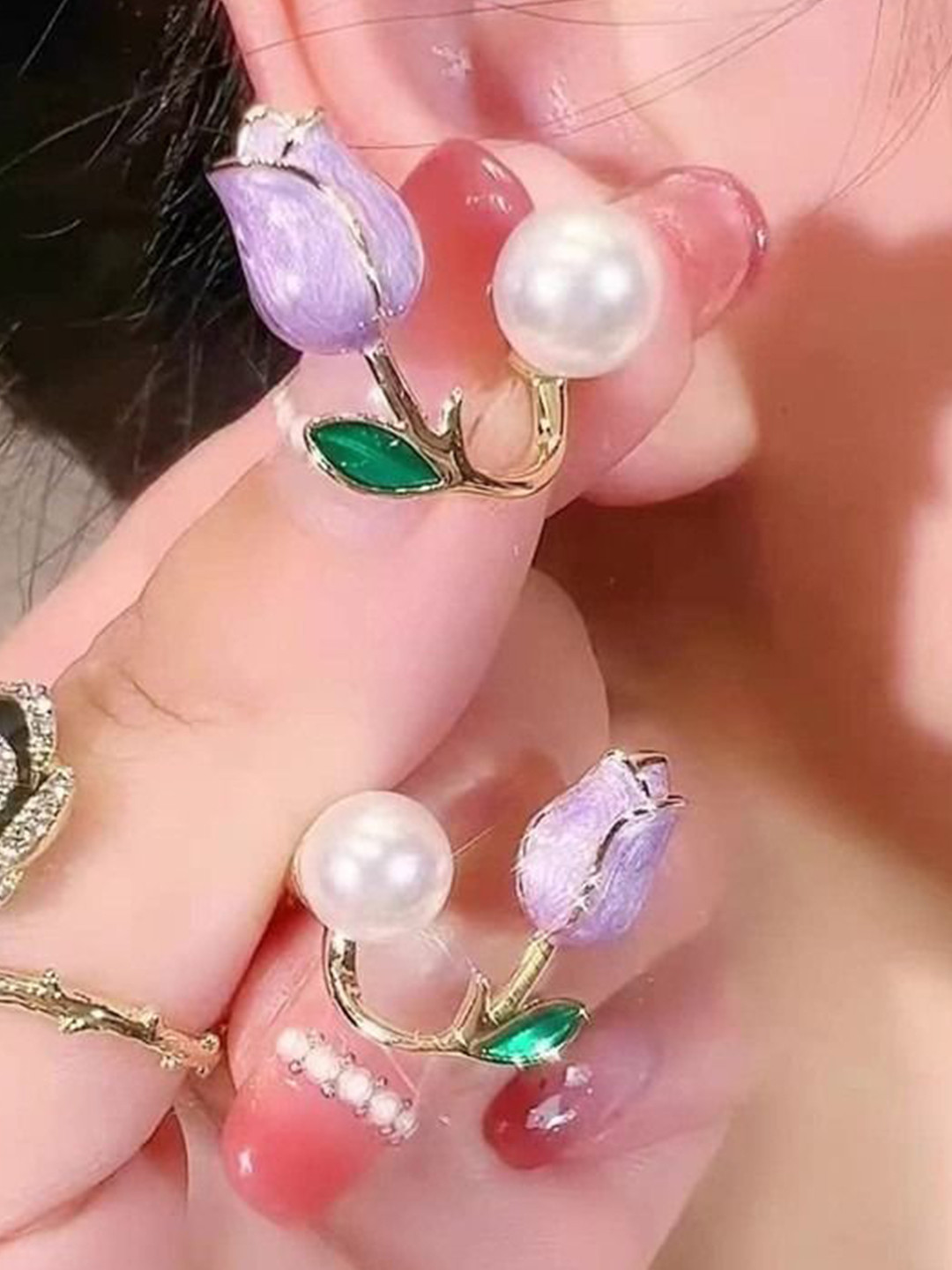 PASU FASHION Gold-Plated Pearls Studded Floral Shaped Ear Cuffs