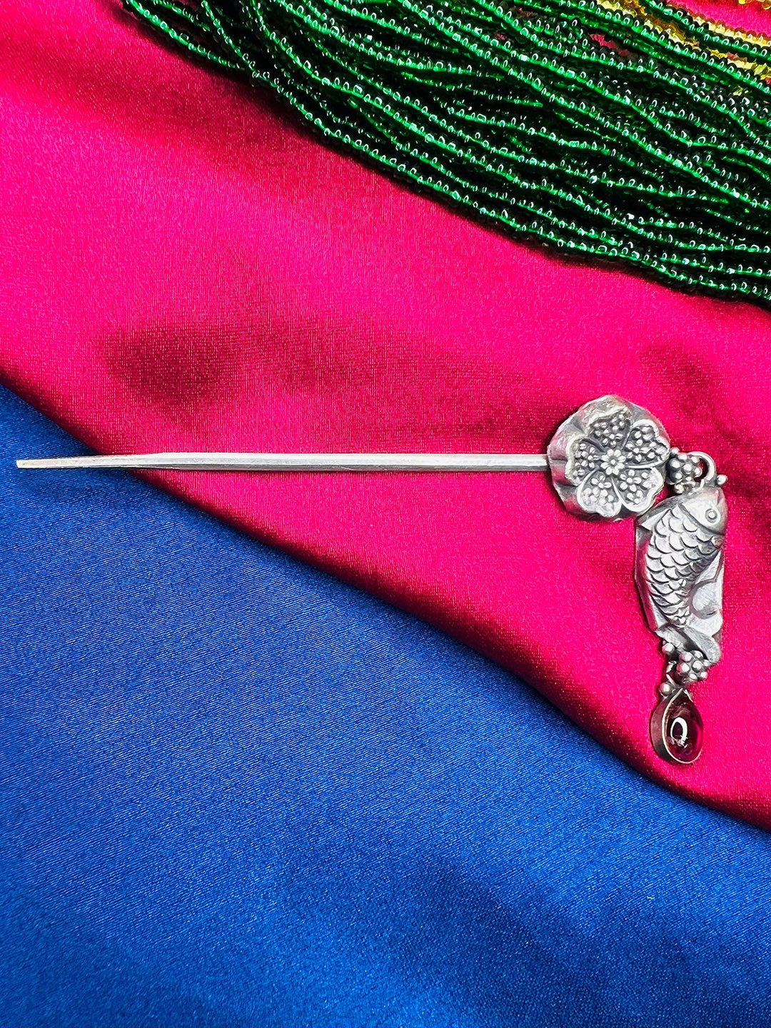 Arte Jewels Women Sterling Silver Stone-Studded Oxidised Juda Pin