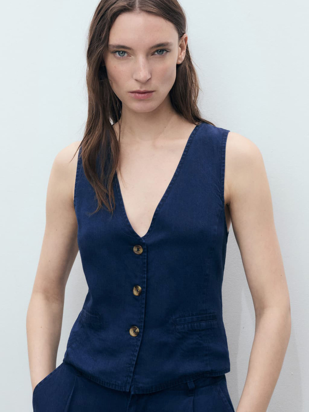 MANGO Single-Breasted Regular Fit Button-Down Chambray Waistcoat
