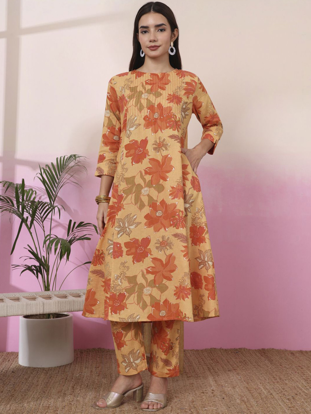 Yufta Women Floral Printed Sequinned Linen Kurta Set