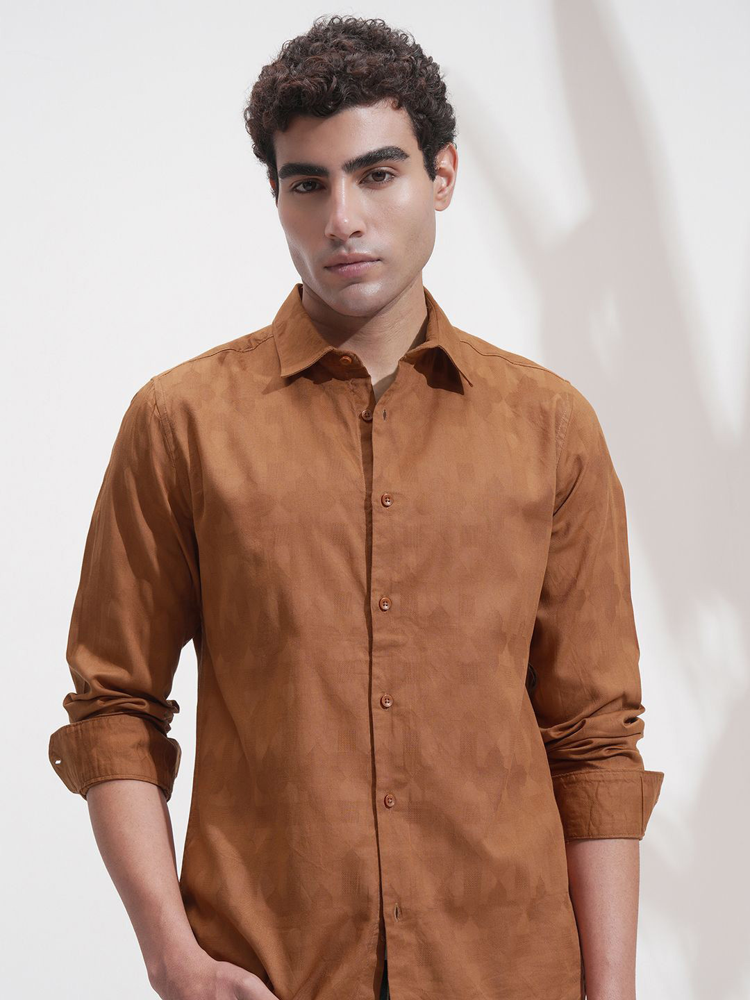 HIGHLANDER Men Slim Fit Textured Spread Collar Cotton Casual Shirt