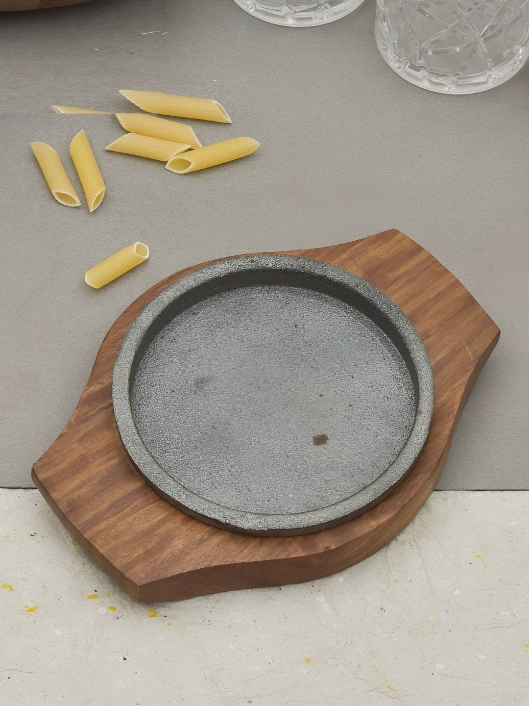 Myntra Elegant Homes Brown & Black Wooden Base Cast Iron Sizzler Plate