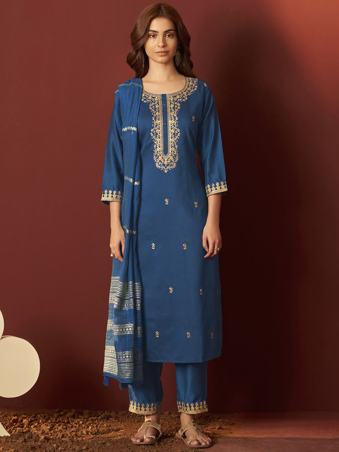 DRESOUL Women Rama Chinnon Embroidered Kurta Set With Dupatta
