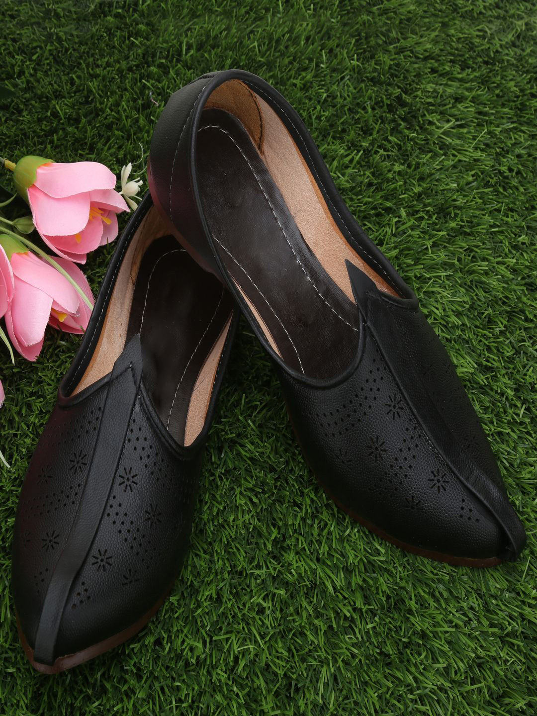 KRITARTH Men Textured Leather Mojaris