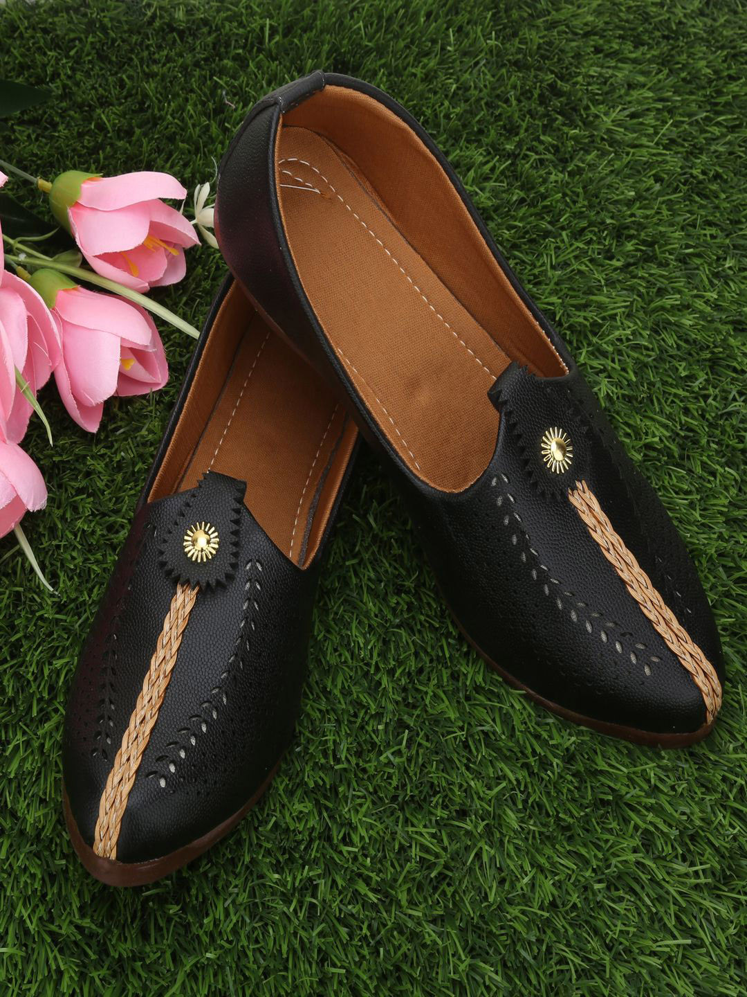 KRITARTH Men Textured Leather Mojaris