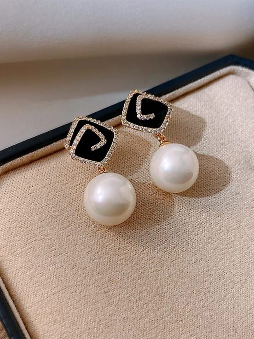 PASU FASHION Korean Gold-Plated Artificial Stones Studded & Beads Beaded Drop Earrings