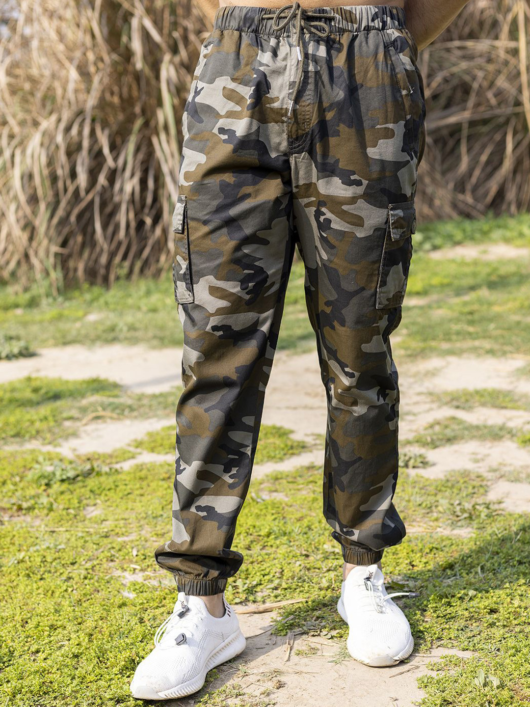 SAPPER Men Camouflage Printed Relaxed Regular Fit Mid-Rise Flat-Front Joggers Trousers