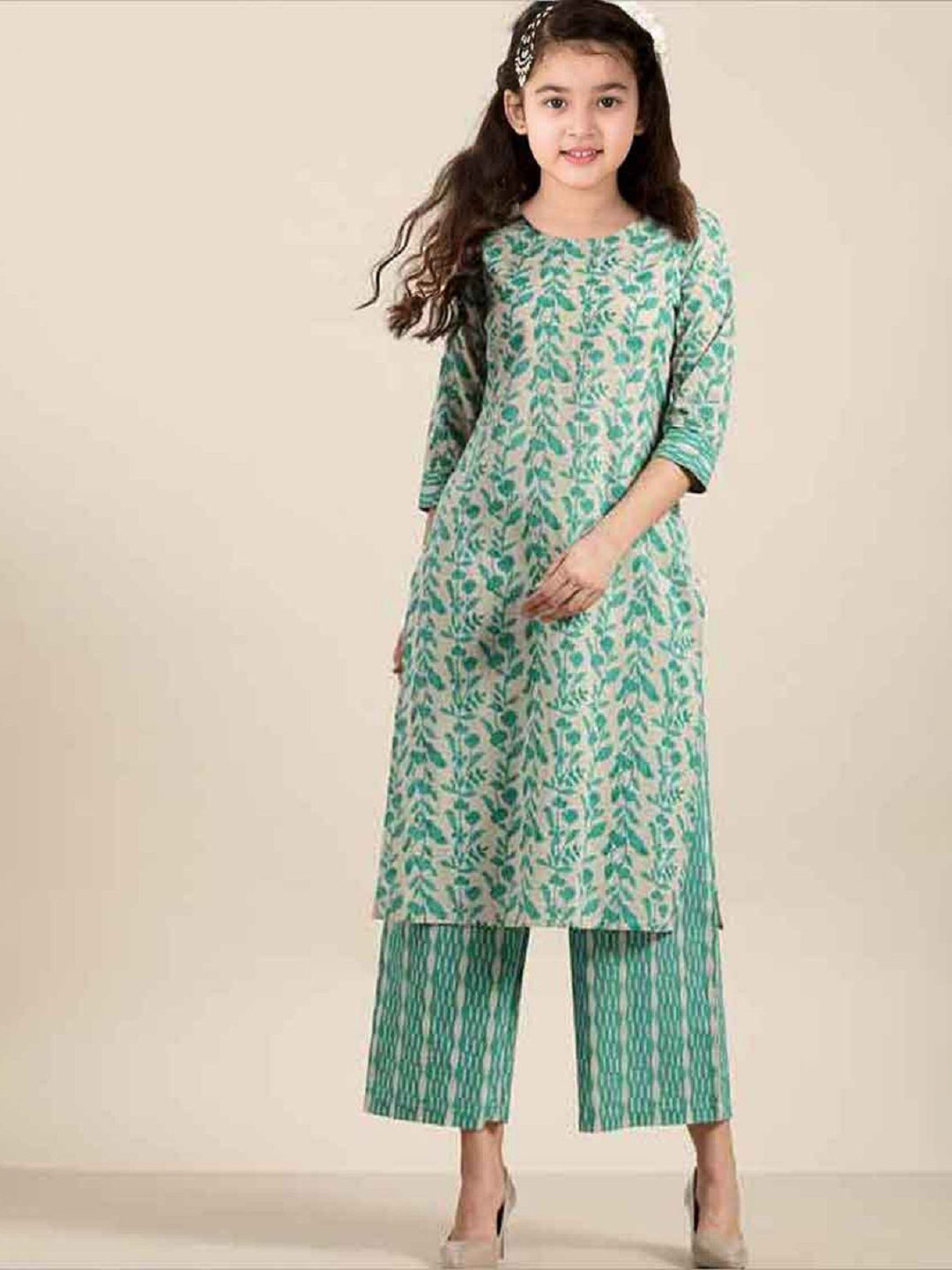Vetrokart Girls Floral Printed Regular Raw Silk Kurta with Trousers Kurta Sets
