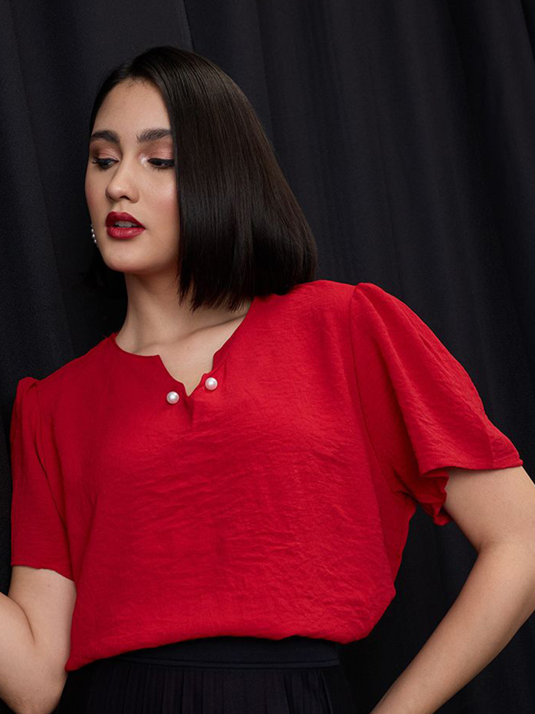 Globus V-Neck Puff Sleeves Solid Pearl Detail Top
