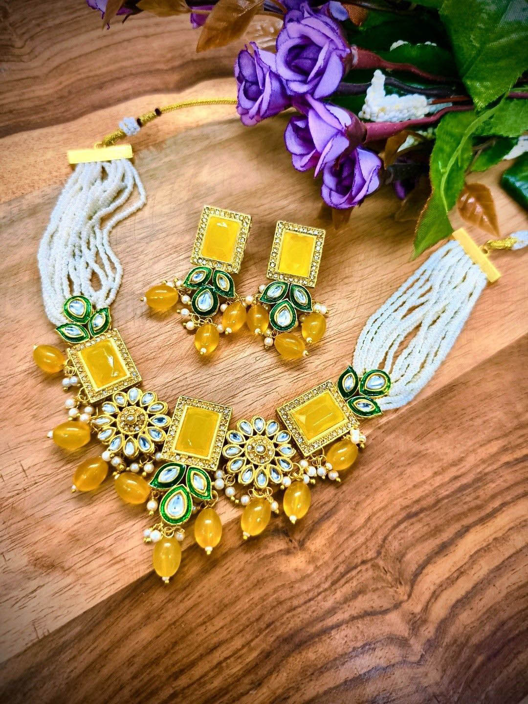 eeooaa Gold-Plated Stones Studded & Beaded Jewellery Set