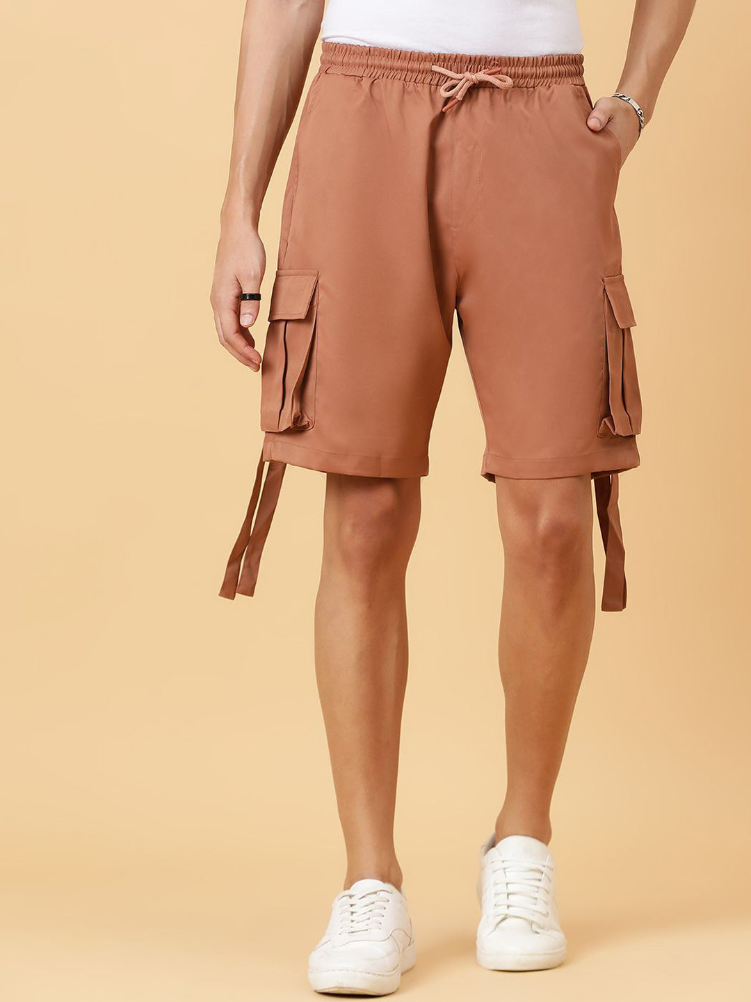 Stylecast X Kotty Men Low-Rise Above Knee Cargo Shorts