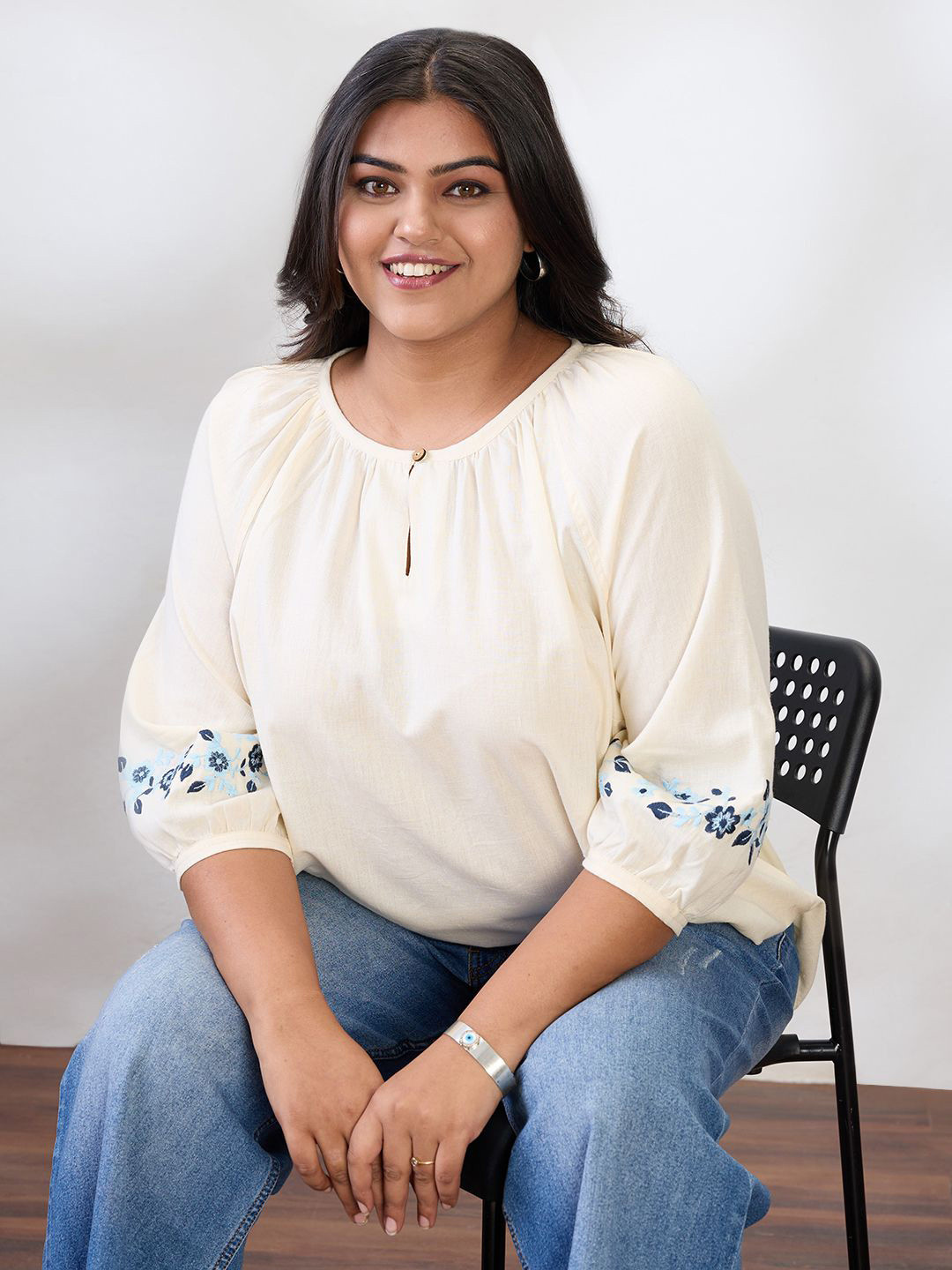 Globus Gloplus Round Keyhole Neck Embroidered Raglan Sleeves Plus Size Workwear Top