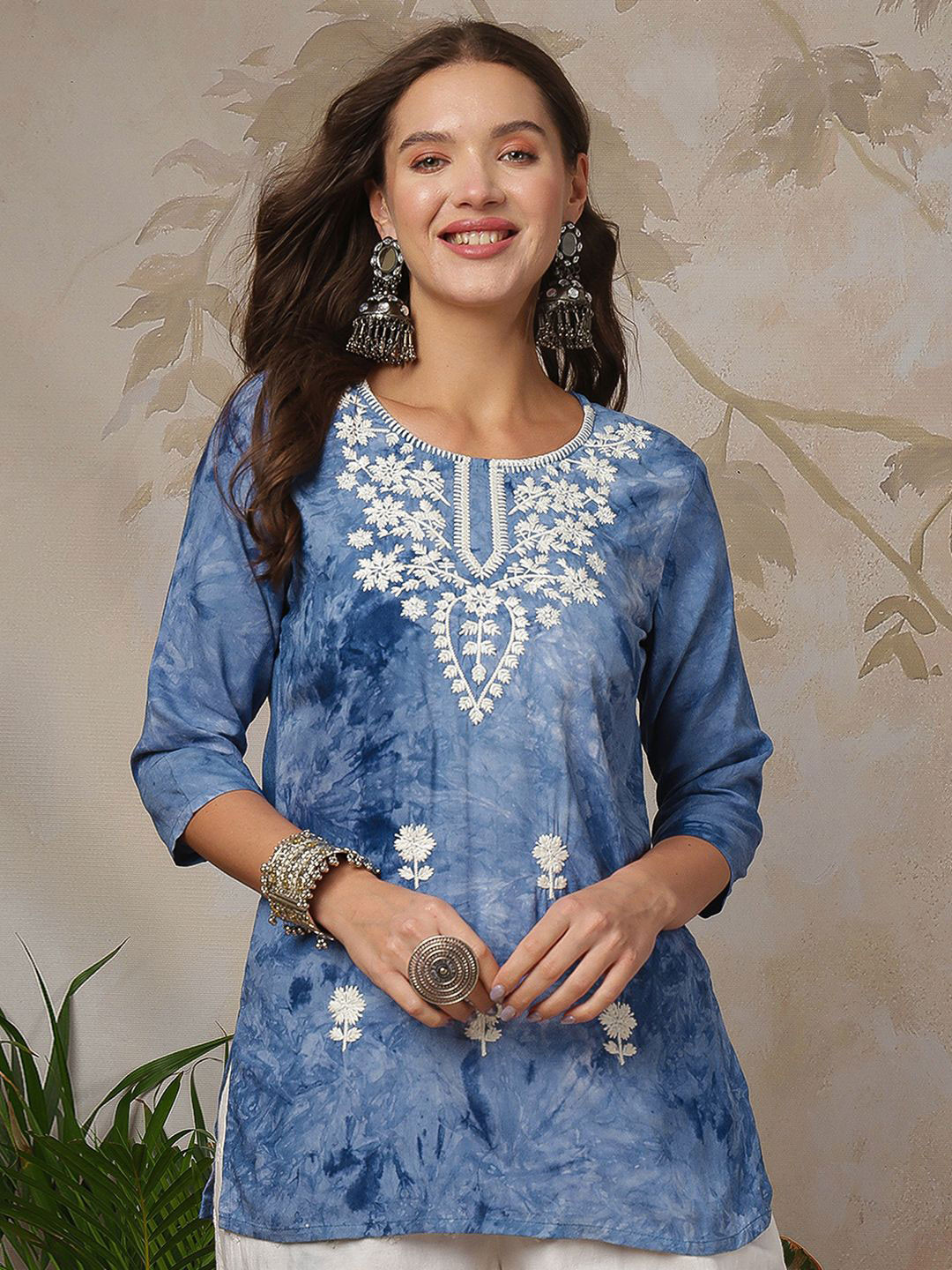 Uparna Floral Embroidered Chikankari Kurti