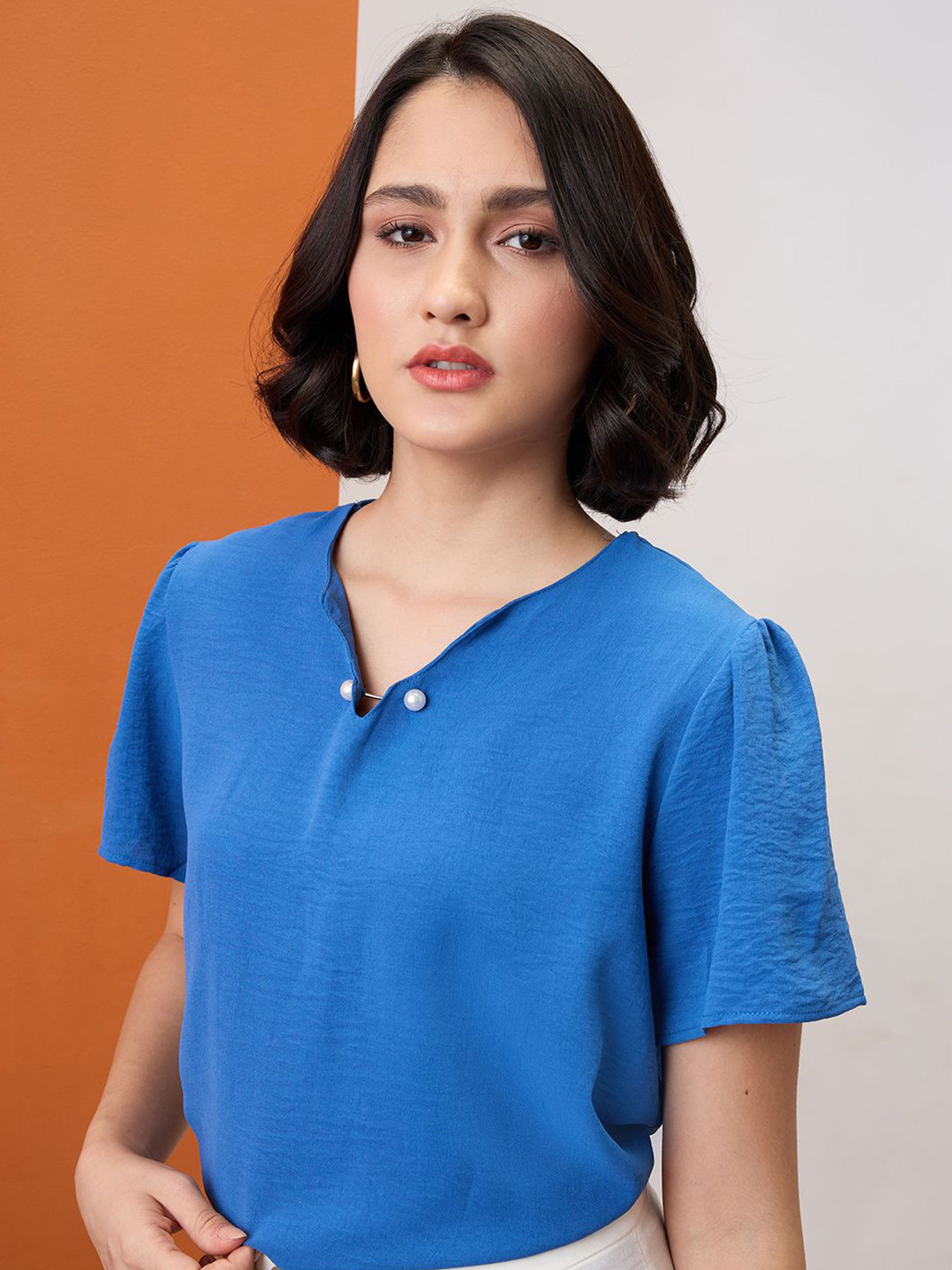 Globus V-Neck Puff Sleeves Solid Pearl Detail Top