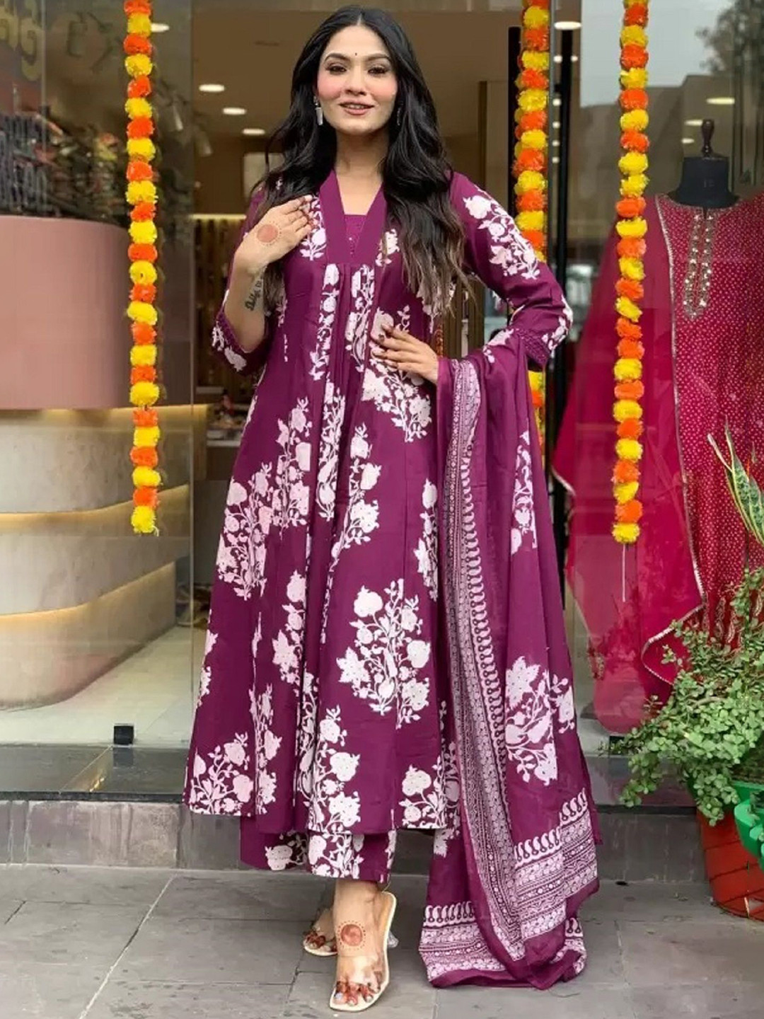 SRILICA Floral Printed V Neck Kurta With Trousers & Dupatta