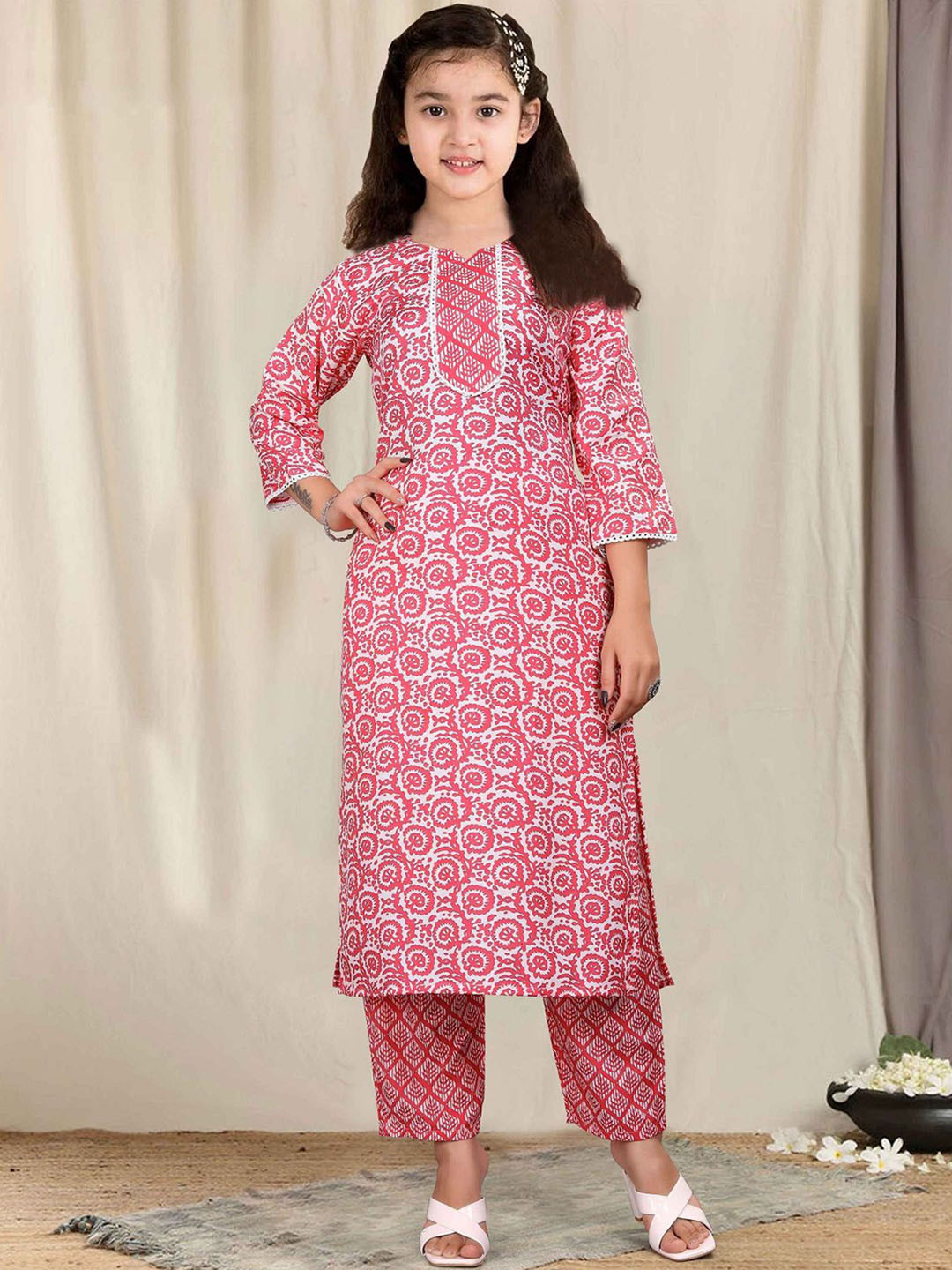 Vetrokart Girls Floral Printed Regular Thread Work Raw Silk Kurta with Trousers