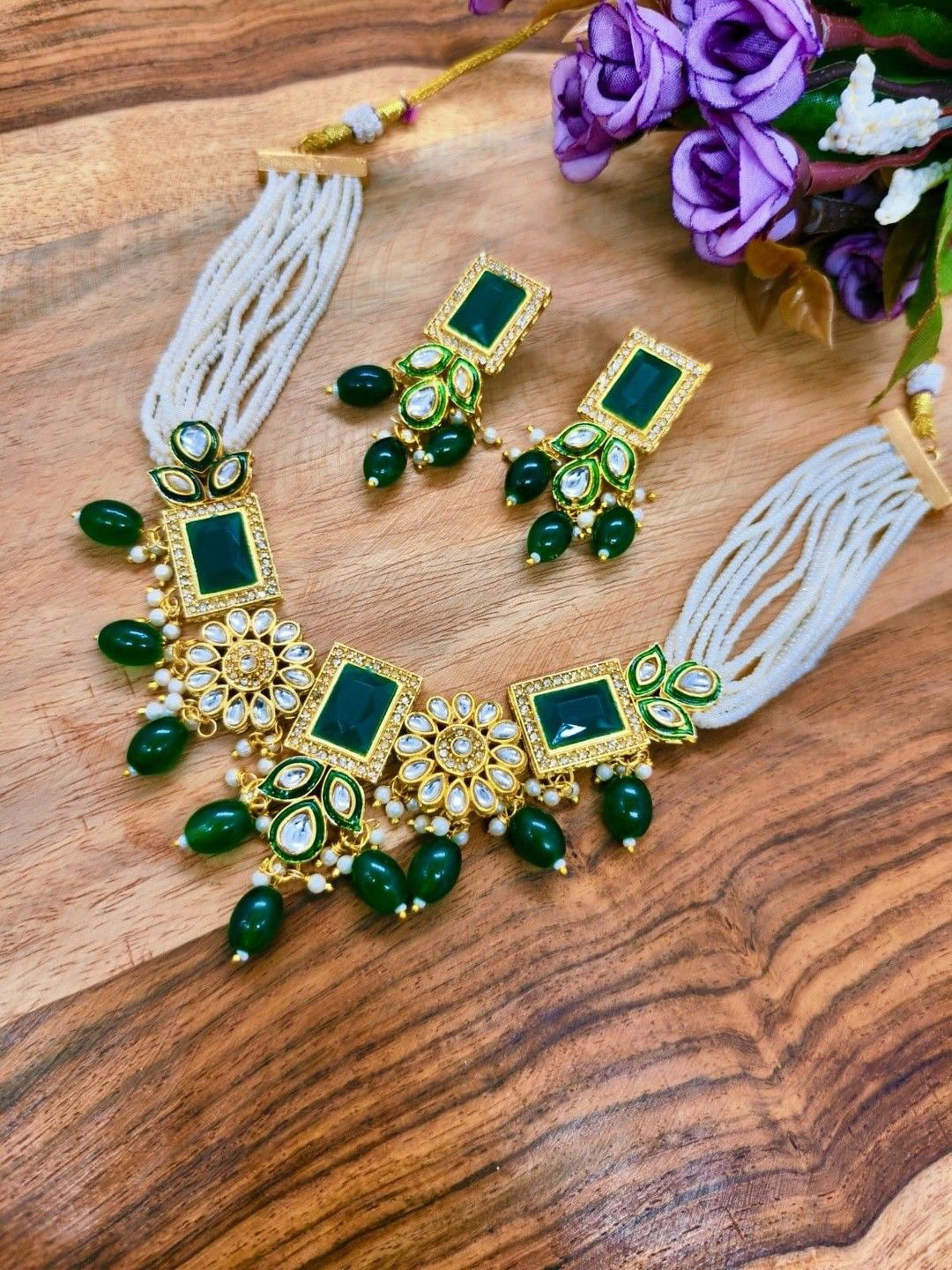 eeooaa Gold-Plated Stones Studded & Beaded Jewellery Set