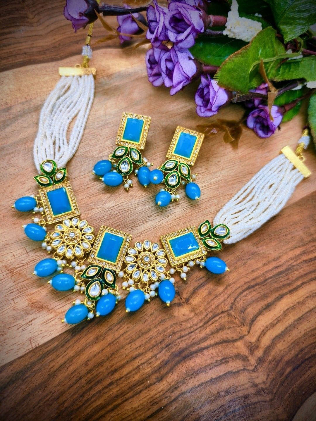 eeooaa Gold-Plated Stones Studded & Beaded Jewellery Set