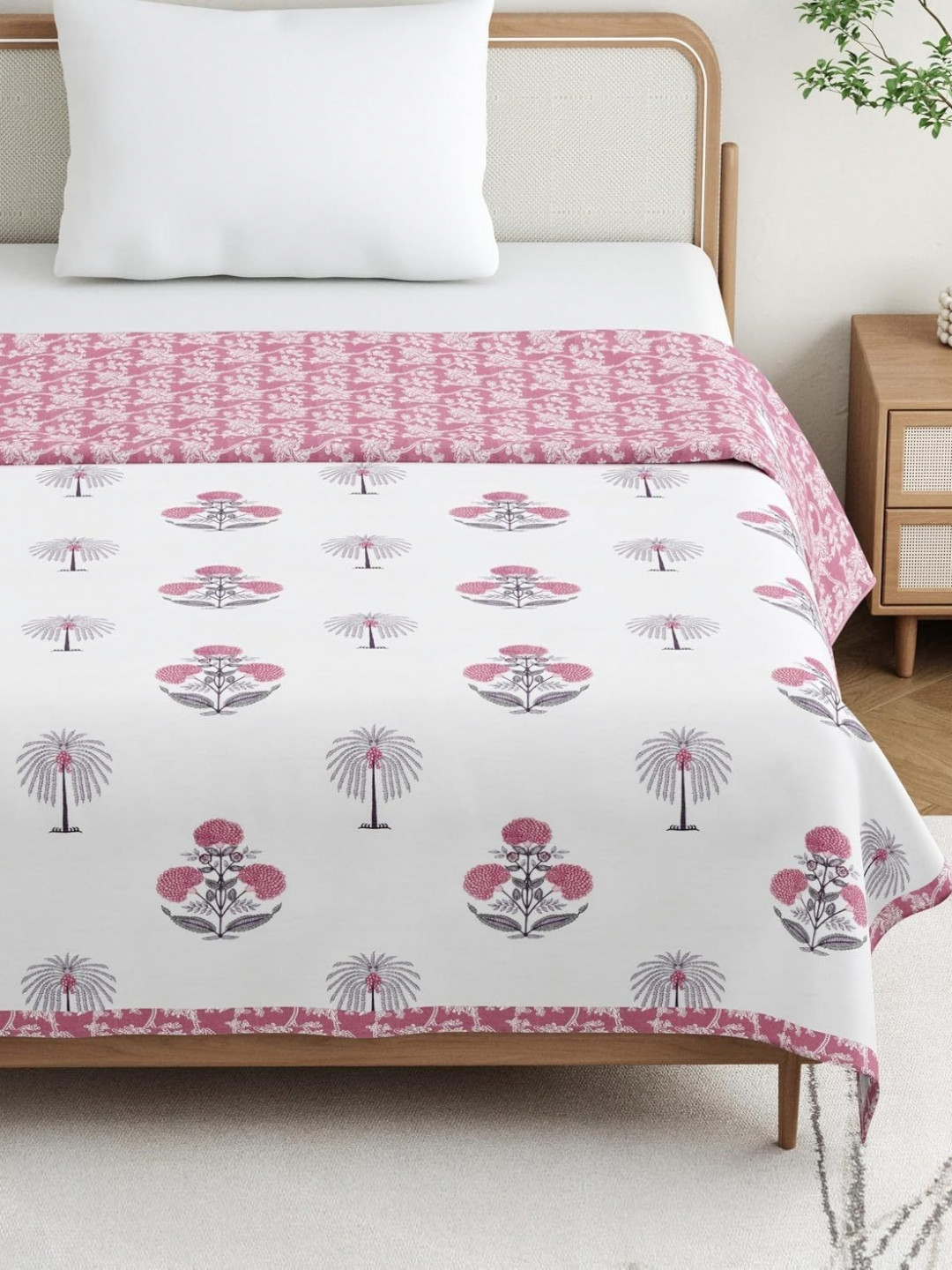 DE CAMA White & Pink Floral 233 GSM Single Bed Cotton Blanket