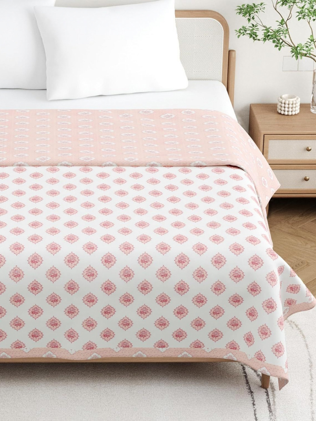 DE CAMA White & Pink Floral Cotton 233 GSM Double Bed Blanket