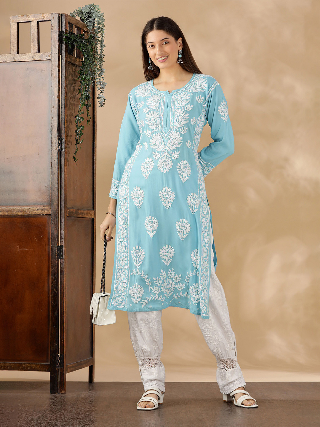 Club Loom Floral Embroidered Thread Work Chikankari Round Neck Cotton Straight Kurta