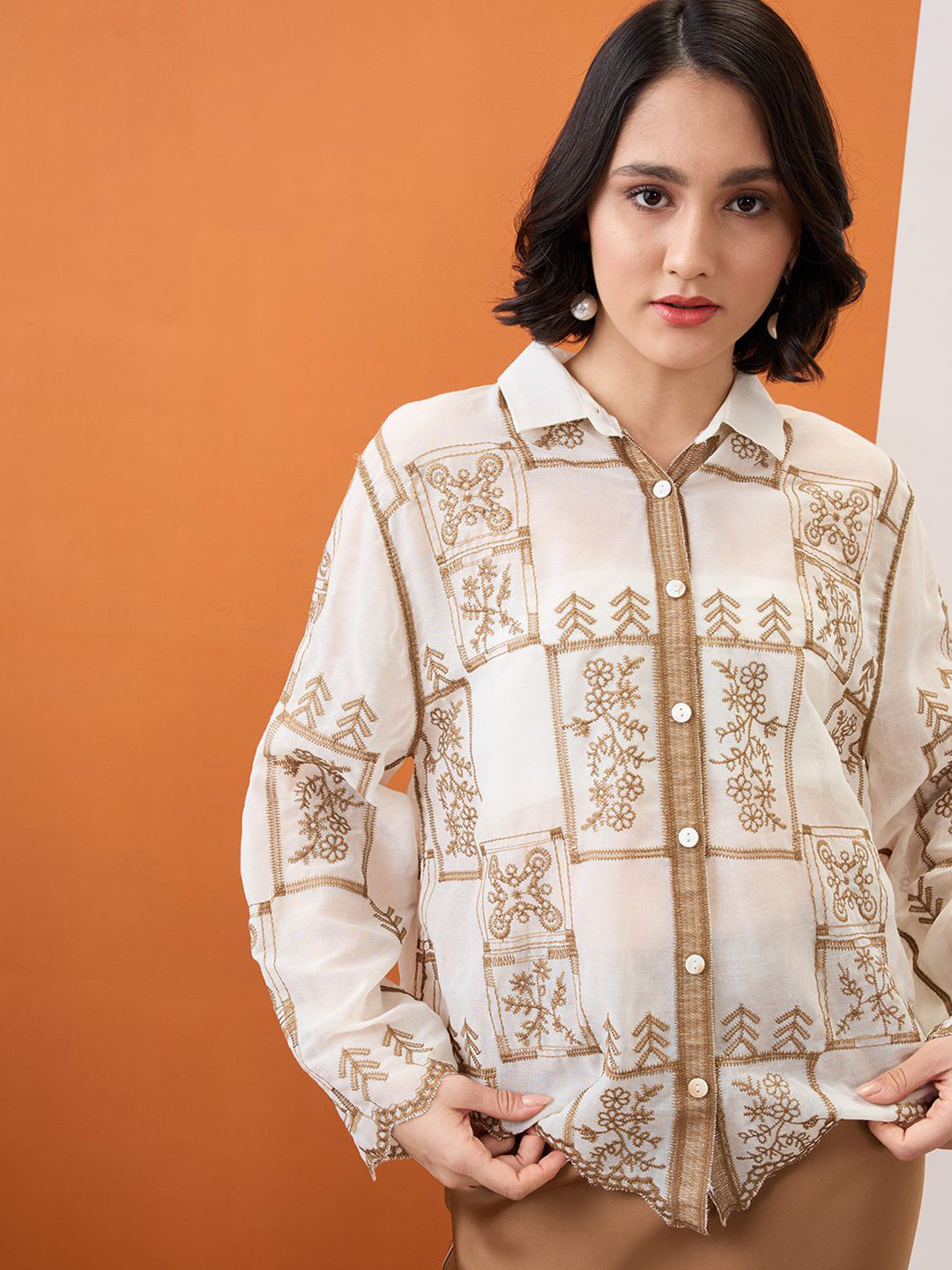 Globus Floral Embroidered Collared Neck Bell Sleeves Scalloped Hem Shirt