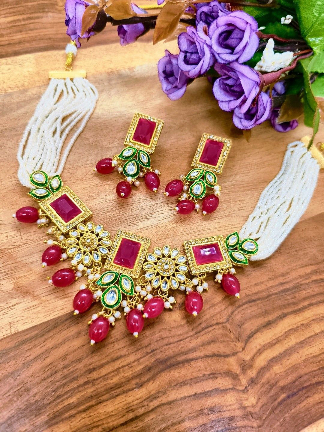 eeooaa Gold-Plated Stones Studded & Beaded Jewellery Set
