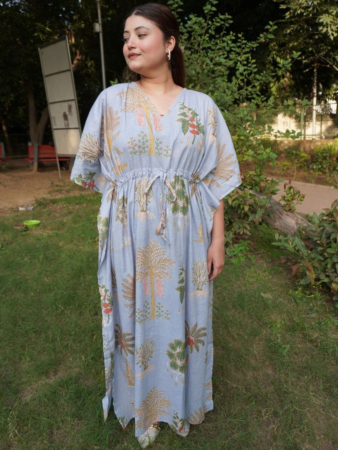 The Quince Life Women Floral Print Kimono Sleeve Grey Sky Palm Kaftan