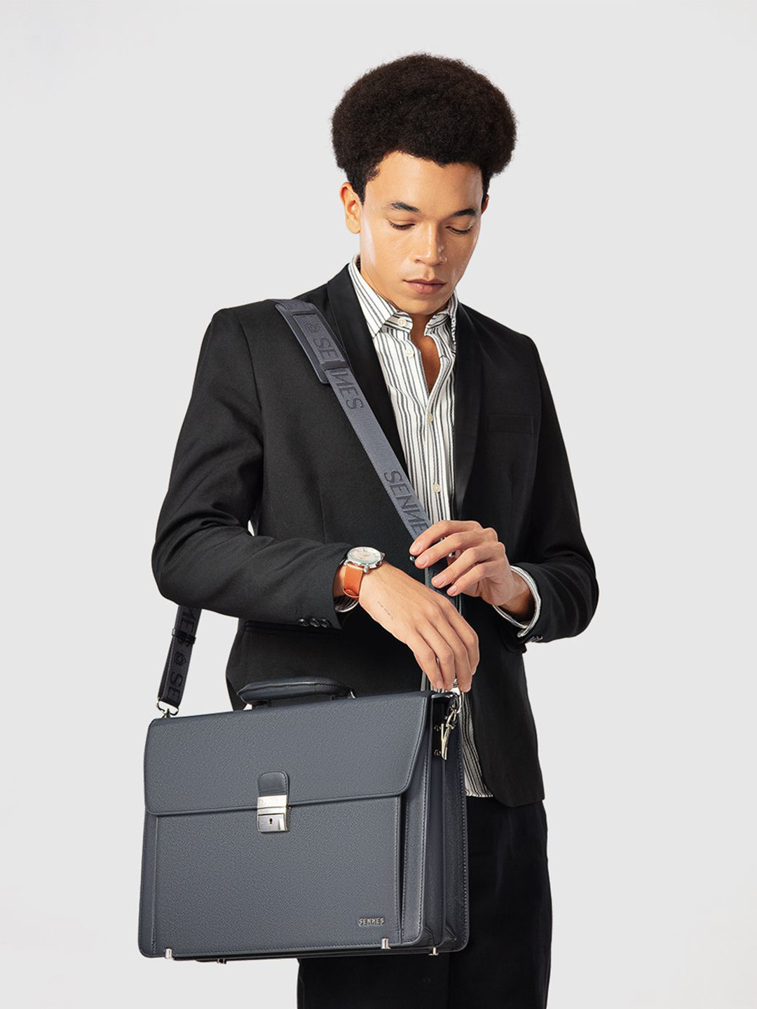 SENNES Men Eterno Textured Leather Laptop Bag