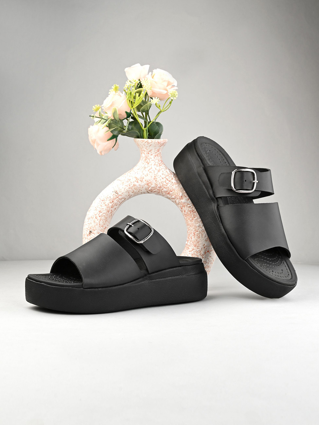 AfroJack Solid Regular Flatform Sandals with Buckles