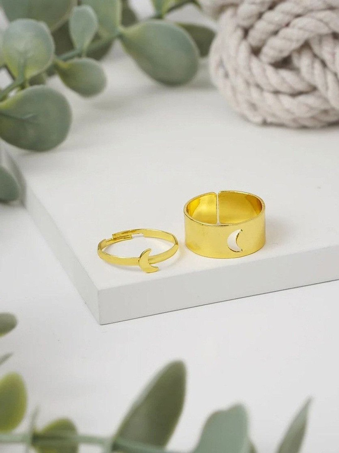 DIVASTRI Set Of 2 Gold-Plated Half Moon Couple Finger Rings