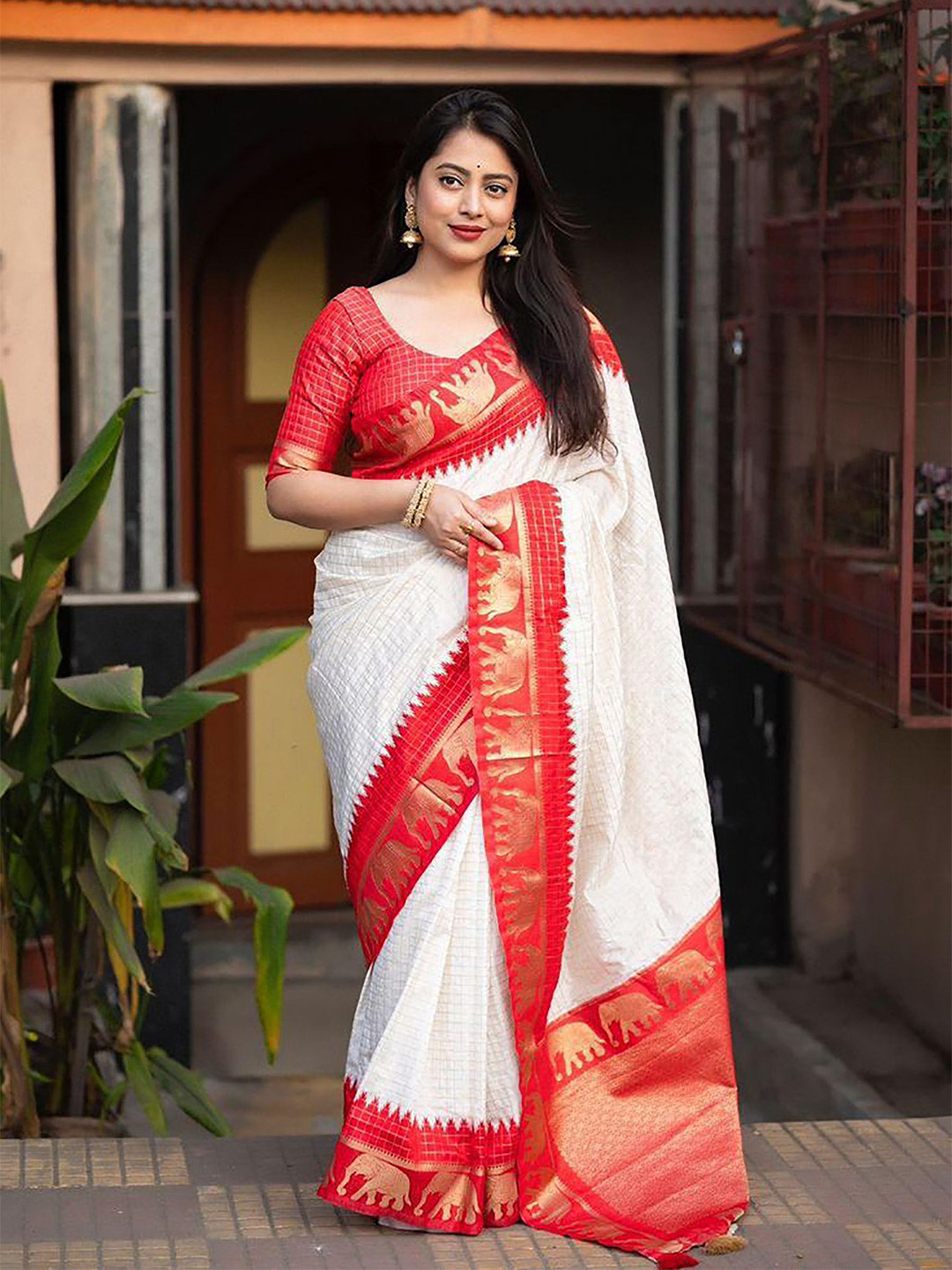 BerMondsey Cheked Woven Design Zari Silk Blend Banarasi Saree